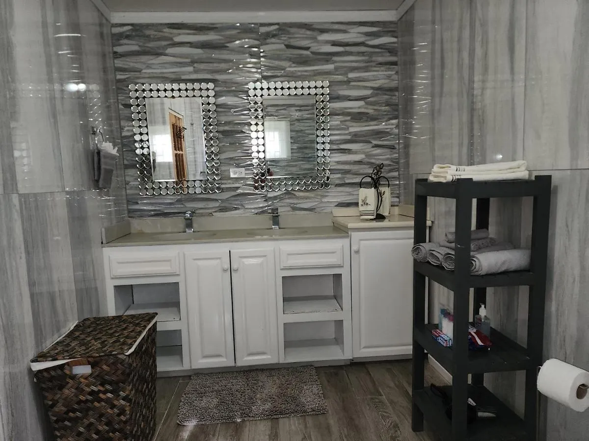 11Onessex1 In The Heart Of Kingston Ja Dn Vacations Apartamento
